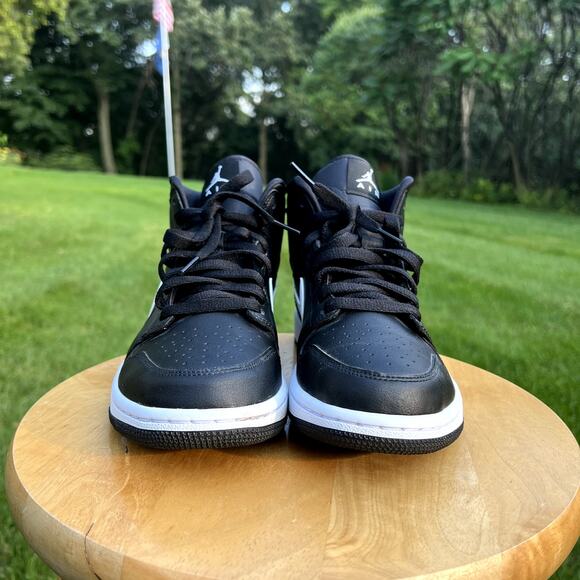 Size 9 - Wmns Nike Air Jordan 1 Mid Black White Women's Shoes - Ships Now - Picture 4 of 11